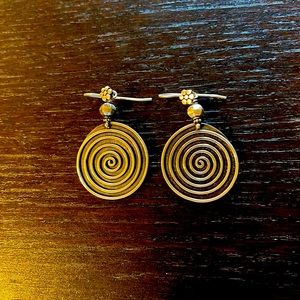 Silver handmade round pierced earrings w/spiral & small daisy above the bead